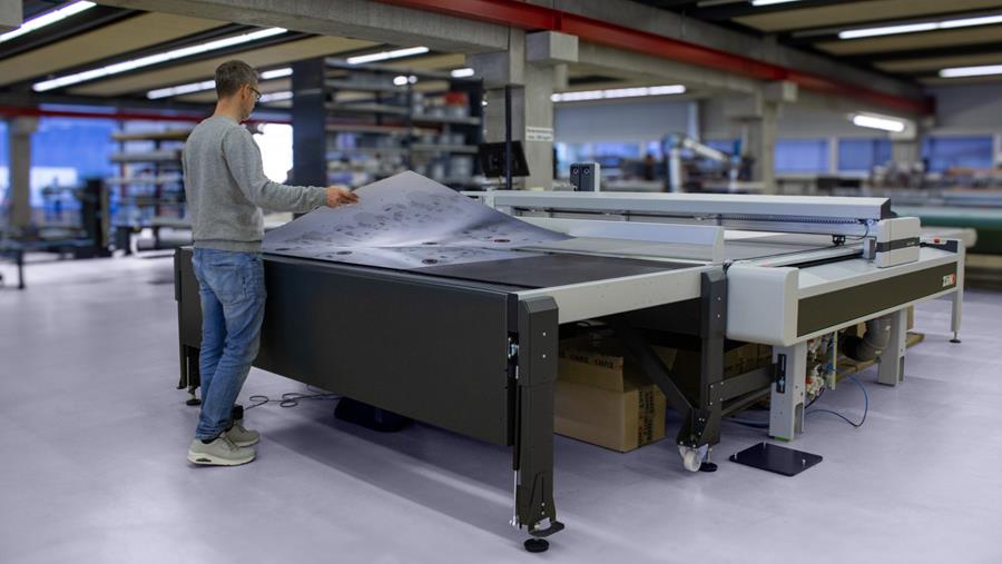 Zünd présente une aide au chargement avec enregistrement intégré