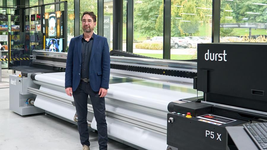 Durst lance l'imprimante à plat P5 X avec option rouleau
