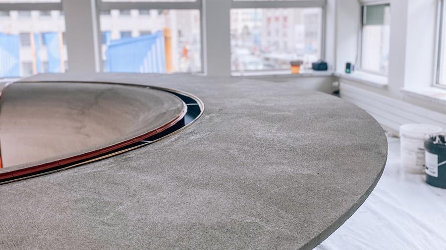 Qubus crée une table de réunion emblématique à Bruxelles