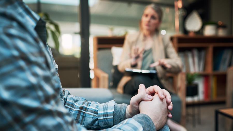 Malades de longue durée : « Qui va engager ces 100.000 personnes ? »